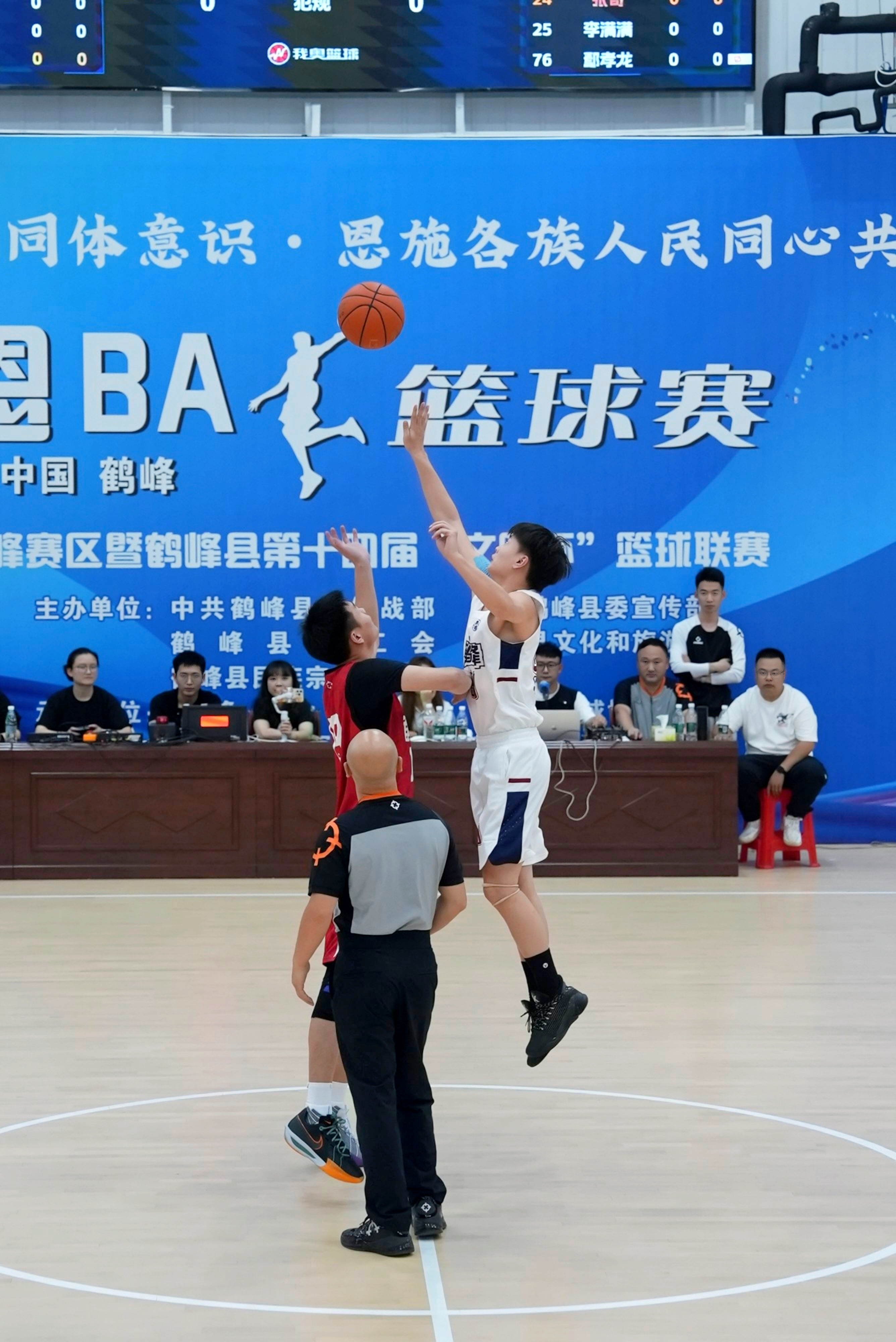 米兰体育-激烈角逐！运动员表现超预期