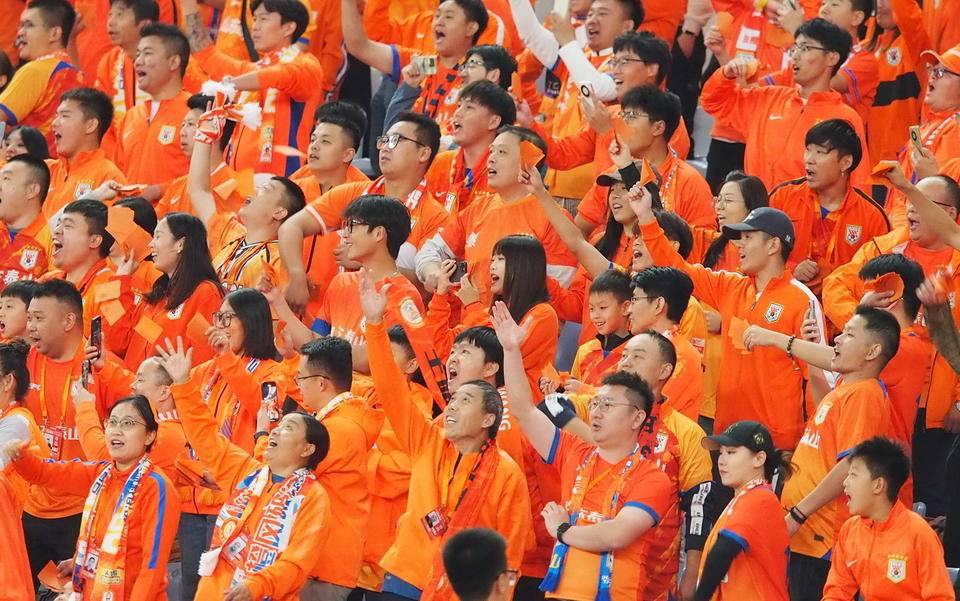 精彩比赛升温，全球球迷热情高涨